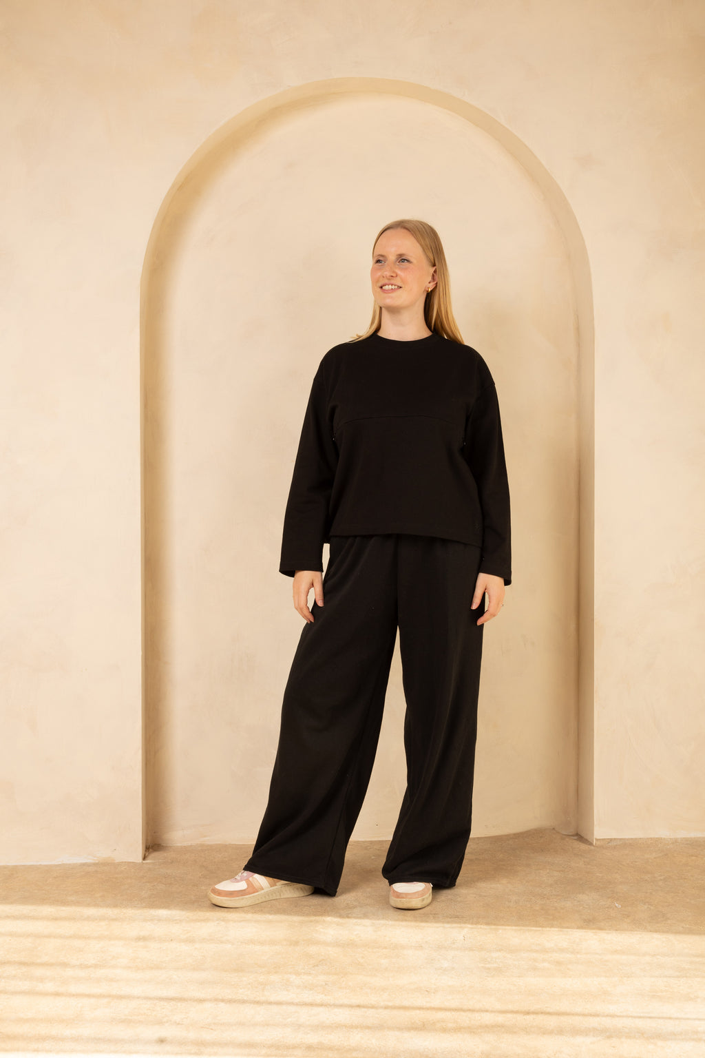 Breastfeeding Friendly Zip Access Longsleeved Top - Black