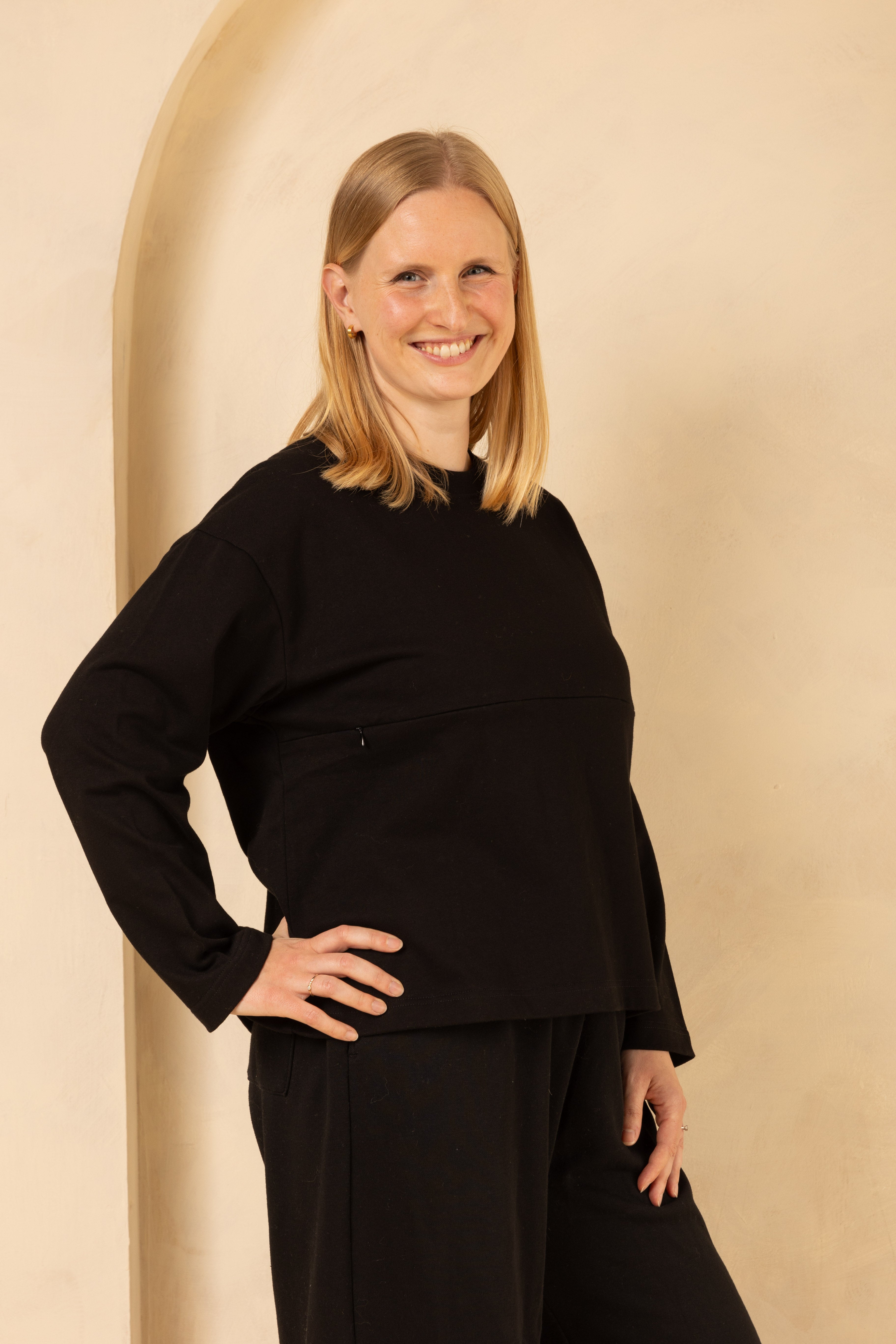 Breastfeeding Friendly Zip Access Longsleeved Top - Black