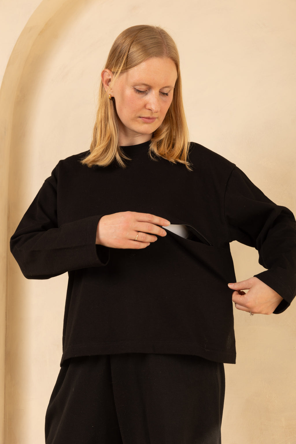 Breastfeeding Friendly Zip Access Longsleeved Top - Black